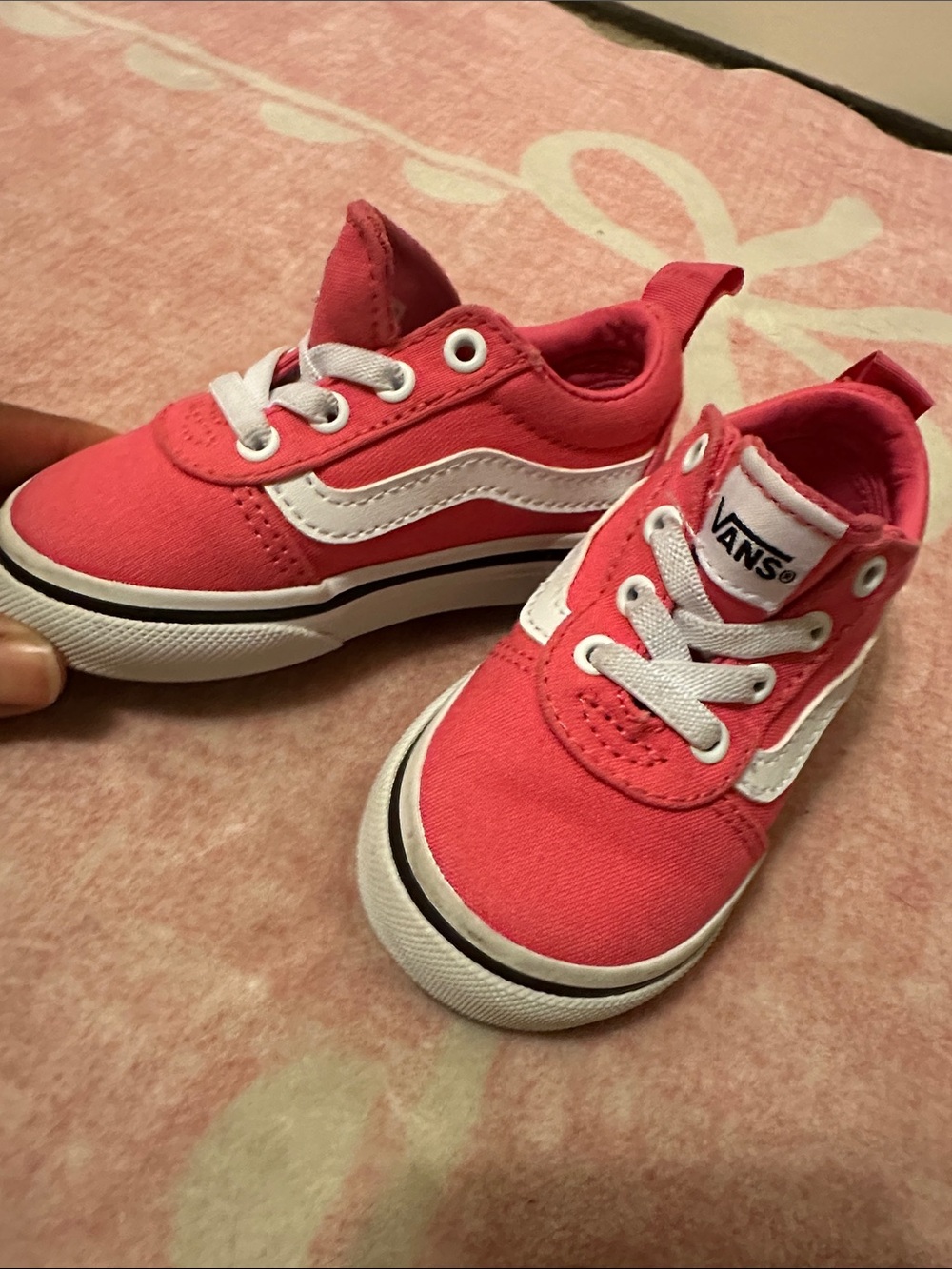 Vans Kids Low-Top Canvas Sneakers in Coral Pink with White Stripe